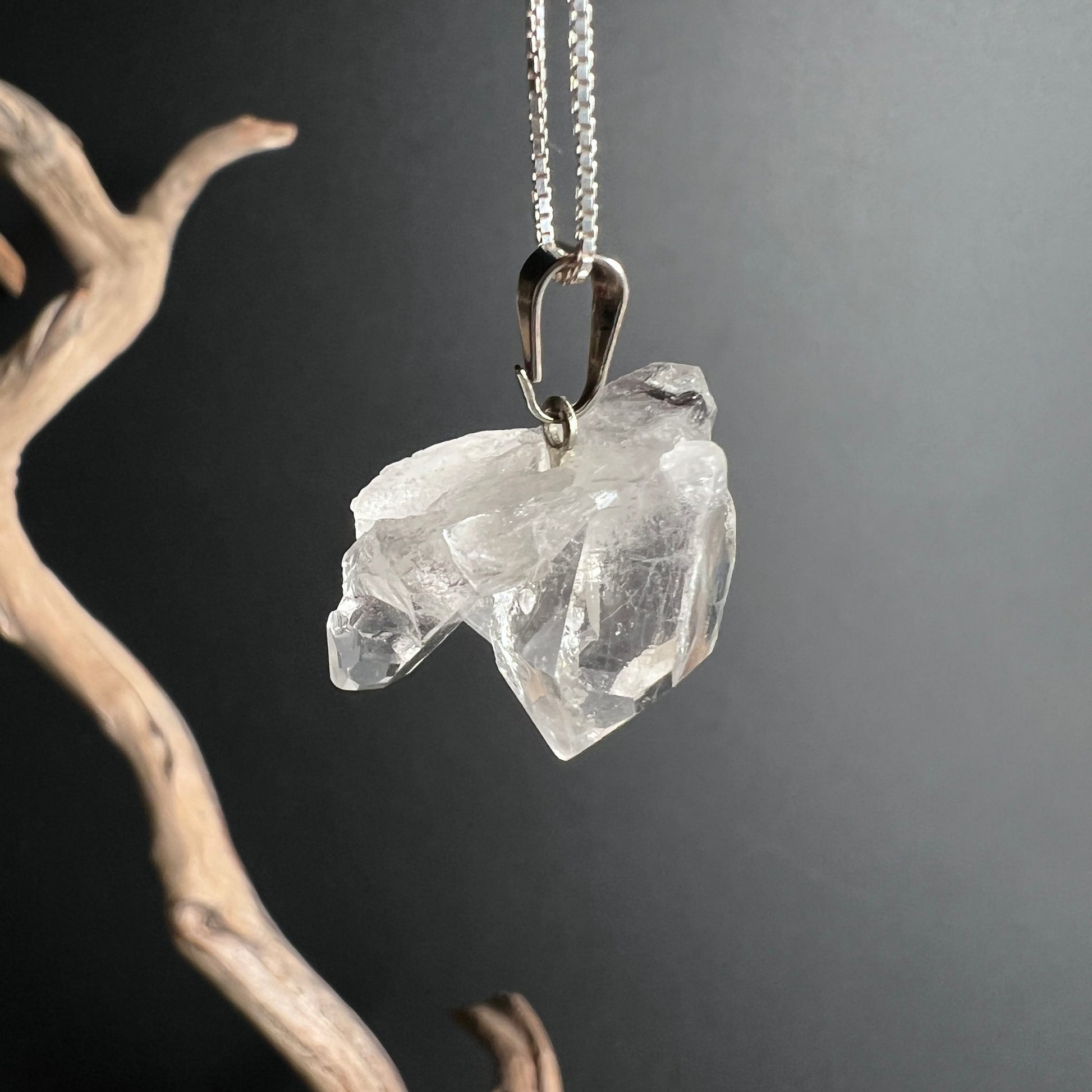 Bergkristall Anhänger | hängend | natürliche Kristallkanten | versilberte Öse | Happy Minerals | Brasilien
