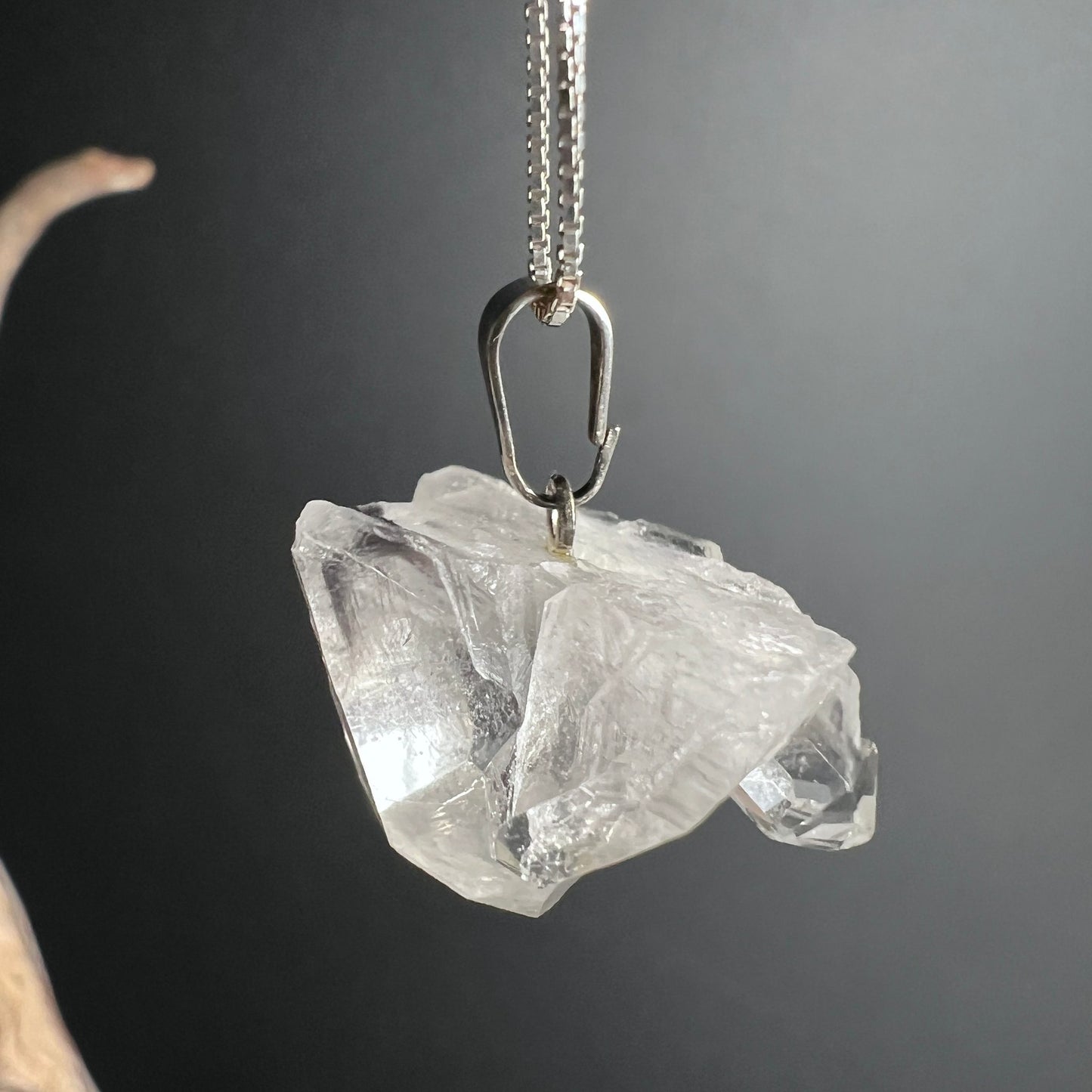 Bergkristall Anhänger | schwebend | versilberte Öse | transparente Eleganz | Happy Minerals | Brasilien