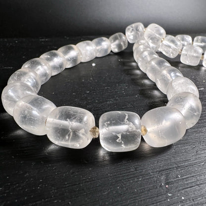 Nahaufnahme Bergkristall Perlen | facettierter Citrin | glasklare Textur | Happy Minerals Schmuck