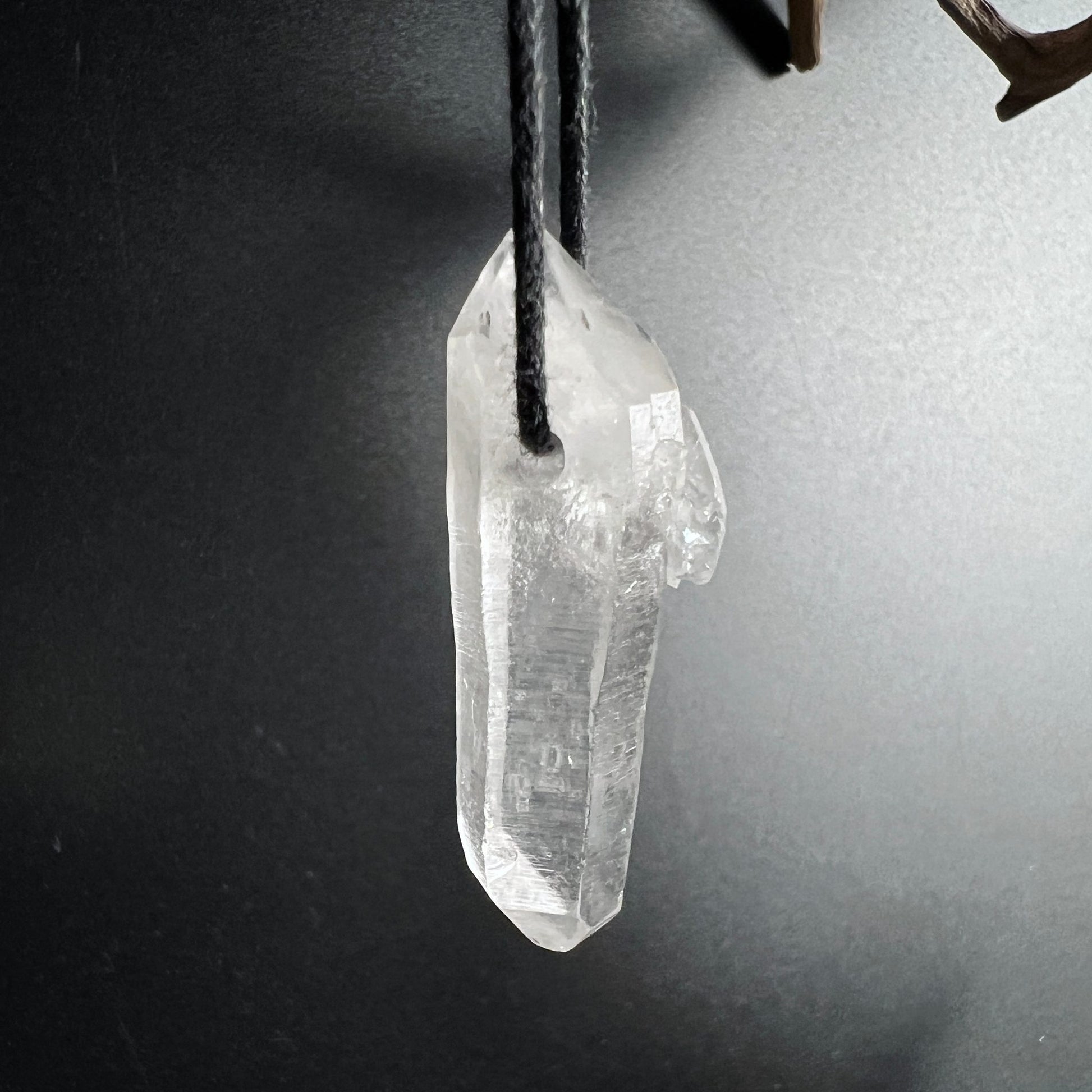 Bergkristall Doppelender | hängend | frontal | klare Struktur | natürliche Spitze | Happy Minerals