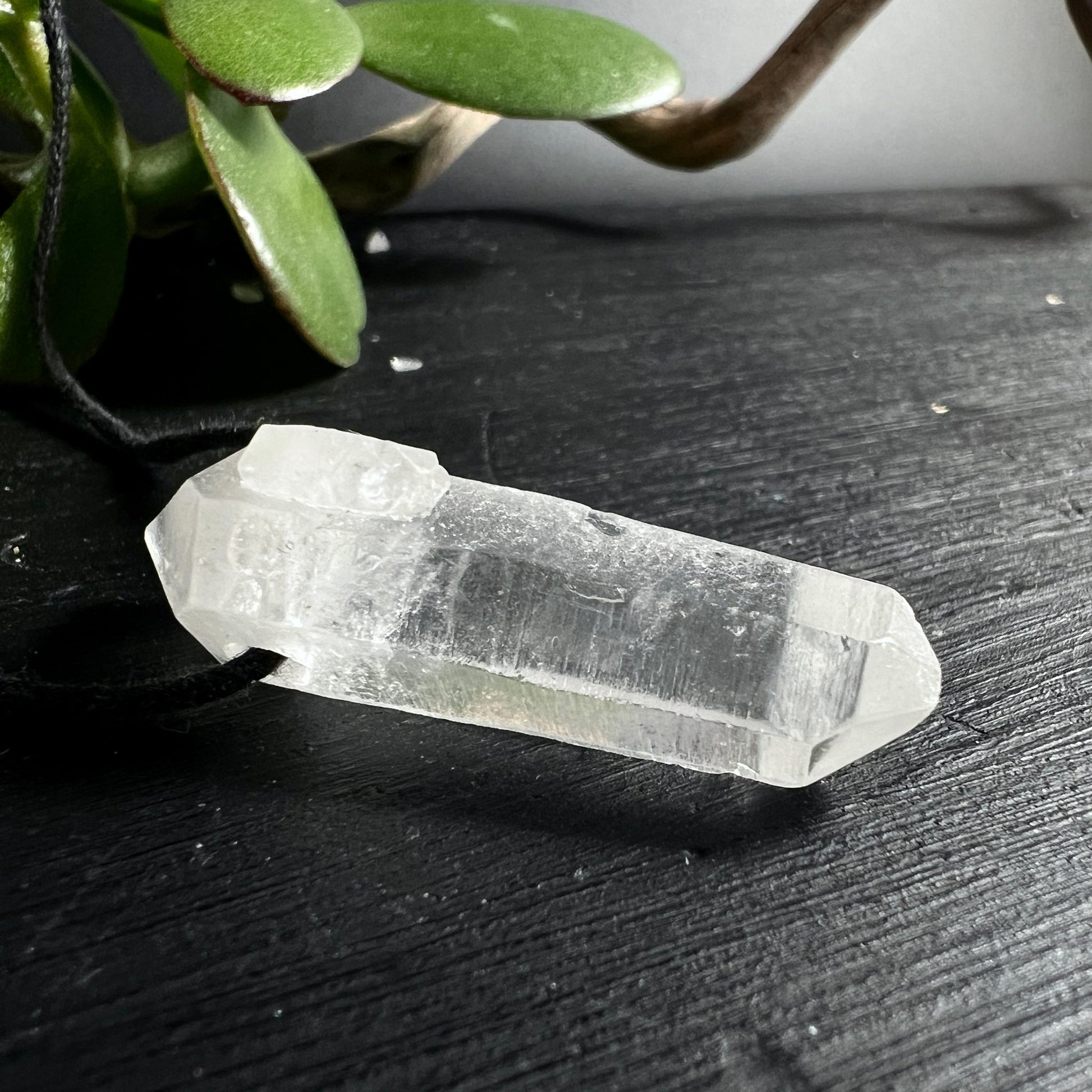 Bergkristall Doppelender | liegend | natürliche Einschlüsse | prismatische Form | Happy Minerals