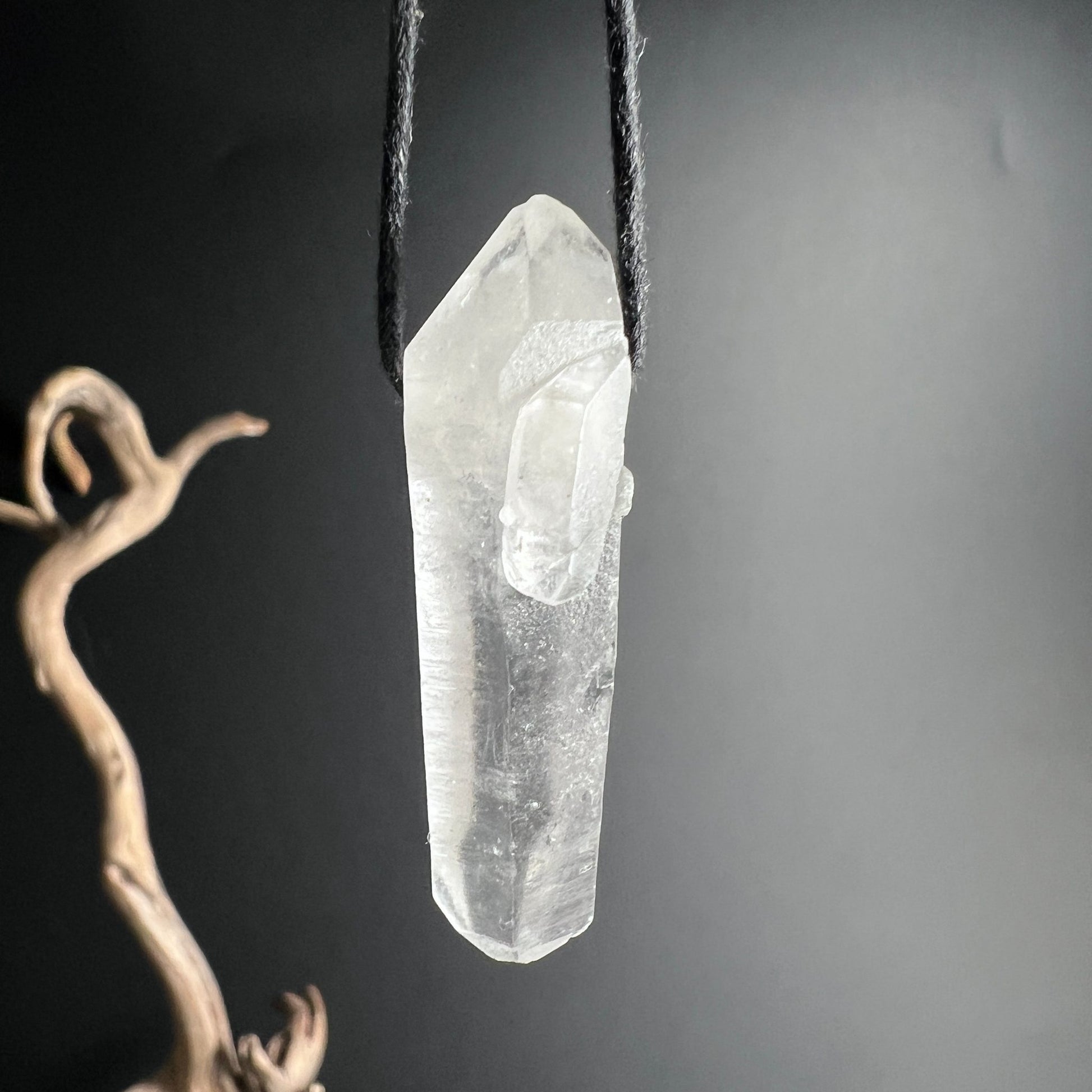Bergkristall Doppelender | hängend | Rückansicht | natürliche Textur | beide Spitzen | Happy Minerals