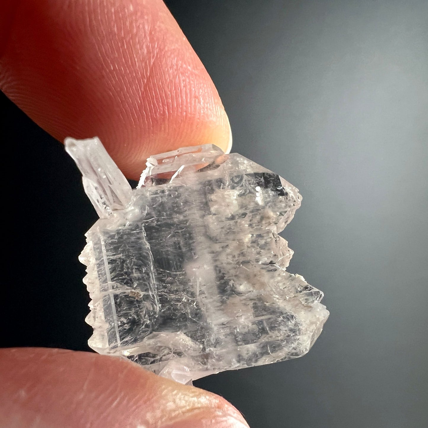Bergkristall Fadenquarz | Beluchistan | Rohstein | Finger | Größenvergleich | kristalline Struktur | Happy Minerals
