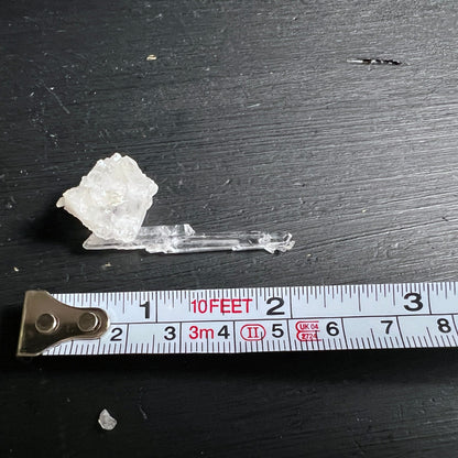 Bergkristall Fadenquarz | Pakistan | mit Maßband | Größenvergleich | natürlicher Rohstein | Happy Minerals