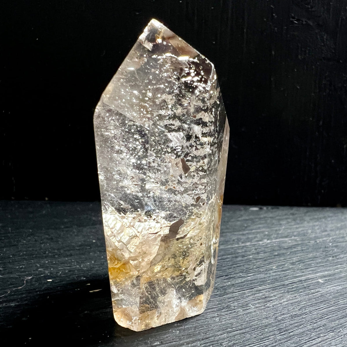Bergkristall Spitze | schimmernd | klar | Limonit Einschluss | Madagaskar Mineral | Happy Minerals