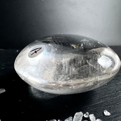 Bergkristall Handschmeichler Variante A | UFO-Form | glasklar | Madagaskar | Happy Minerals