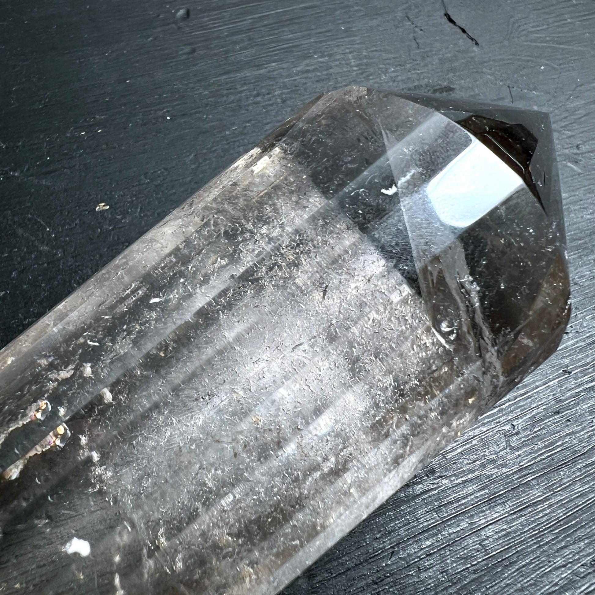 bergkristall mit metallständer | Ansicht 12 | Happy Minerals