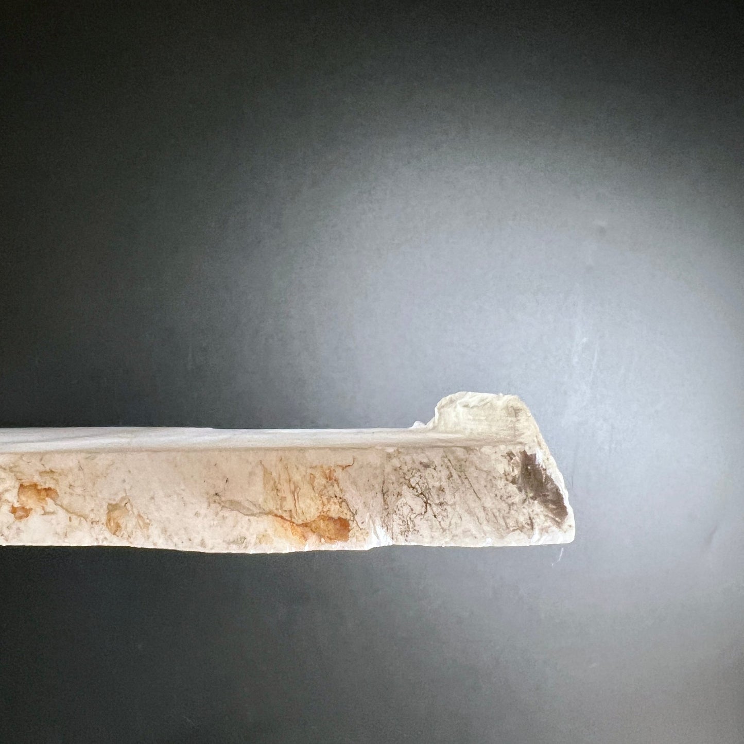 Bergkristall Platte Seitenansicht | Brasilien | Schichtstruktur | Natürliche Maserung | Braune Einschlüsse | Happy Minerals