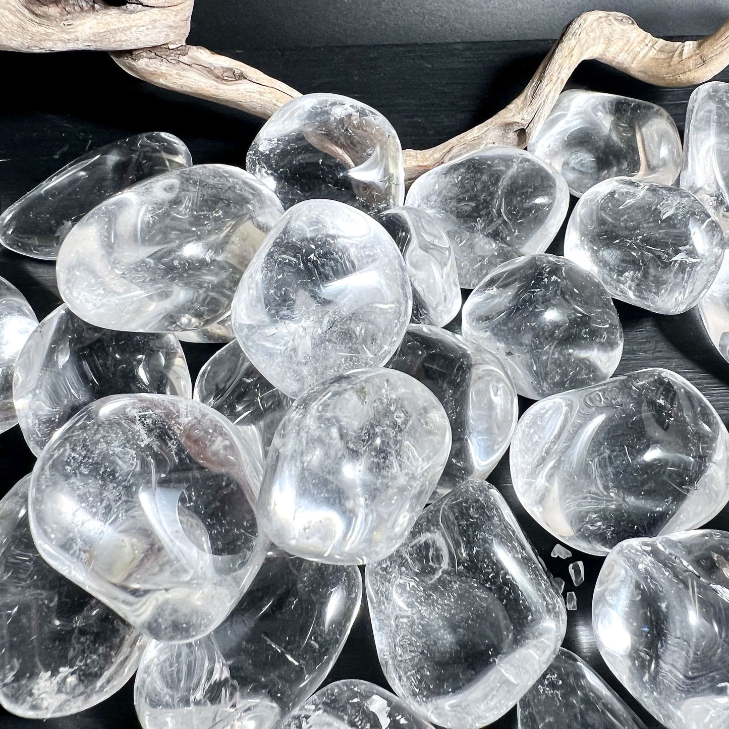 Polierte Bergkristall Trommelsteine, transparent & lichtvoll | Happy Minerals