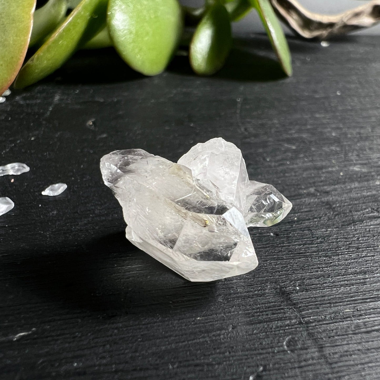 Bergkristall Rohstein | versilberte Öse | transparente Klarheit | grüne Akzente | Happy Minerals | Brasilien