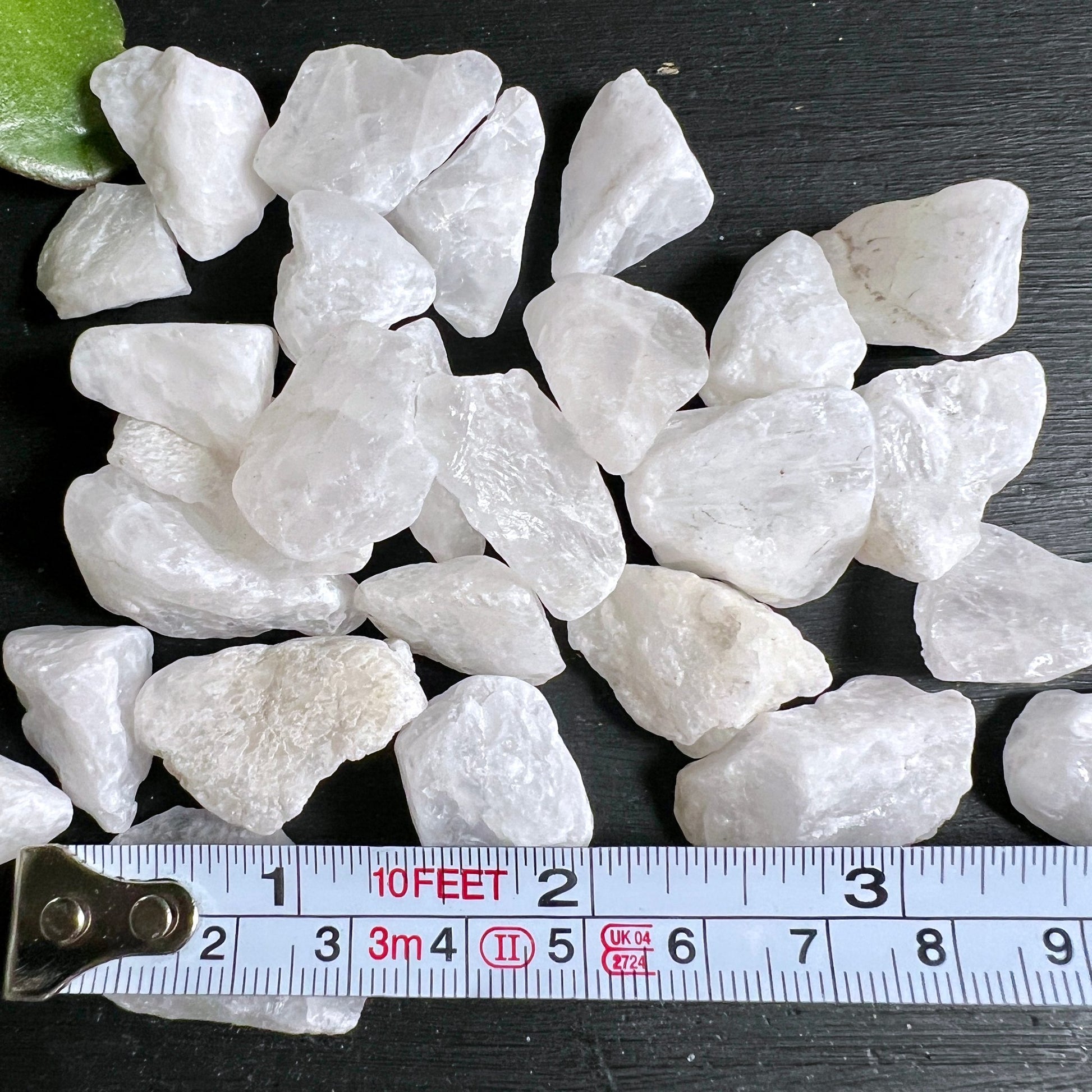 Bergkristall Rohsteine | massband | groesse | 2-3cm | brasilien | naturkristalle | happy minerals