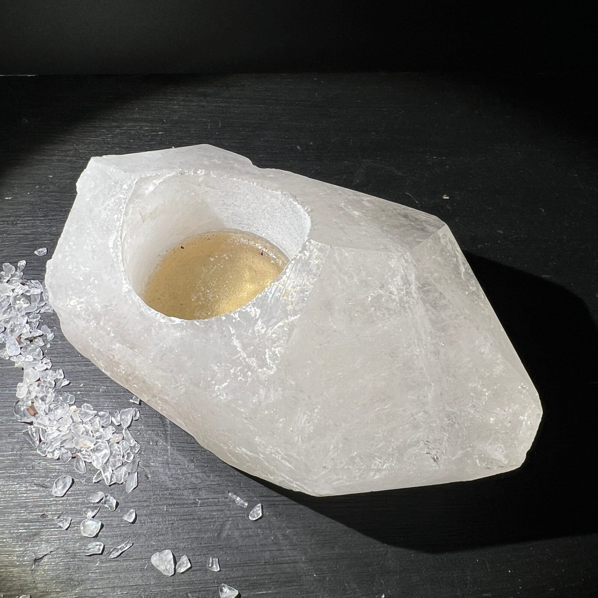 Bergkristall Teelicht Unikat | oben | kristallklare Mulde | goldener Wachsschimmer | Brasilien | Happy Minerals