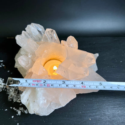 Bergkristall | Teelichthalter | Größenvergleich Maßband | warmes Licht | Happy Minerals