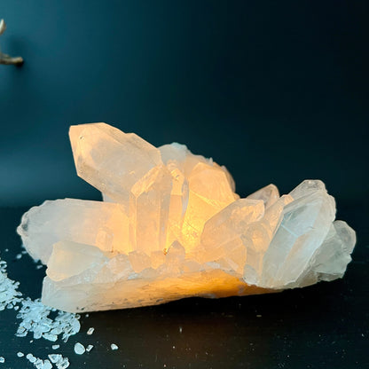 Bergkristall | Teelichthalter | sanftes Leuchten | natürliche Formation | Brasilien | Happy Minerals