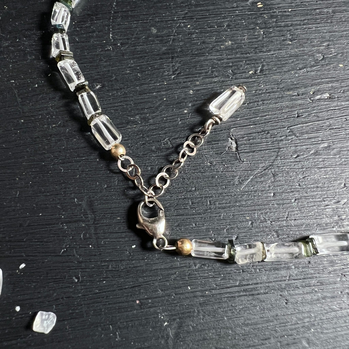 Bergkristall | Turmalin Kette | Verschluss Detail | Karabiner | Happy Minerals | silberfarben | Unikat Schmuck