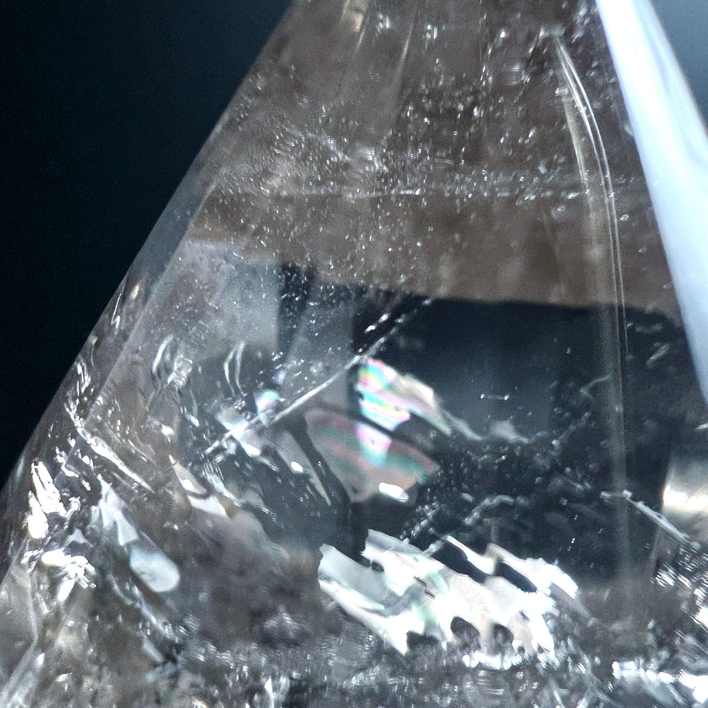 Bergkristall Vogelcut | Makro Innenleben | Regenbogenirisieren | Schlieren | Happy Minerals