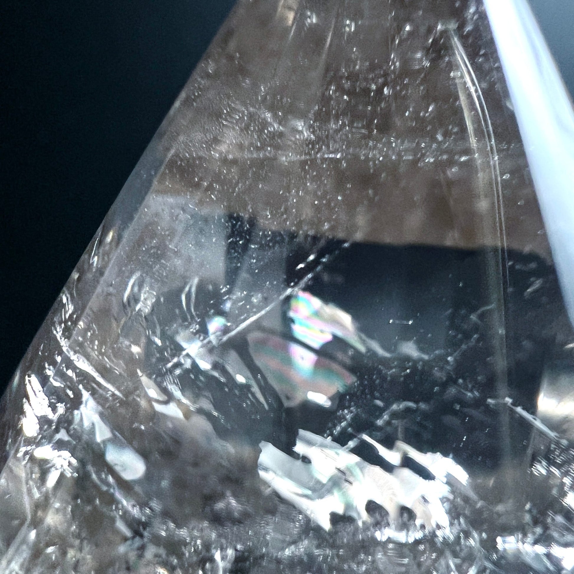 Bergkristall Vogelcut | Makro Innenleben | Regenbogenirisieren | Schlieren | Happy Minerals