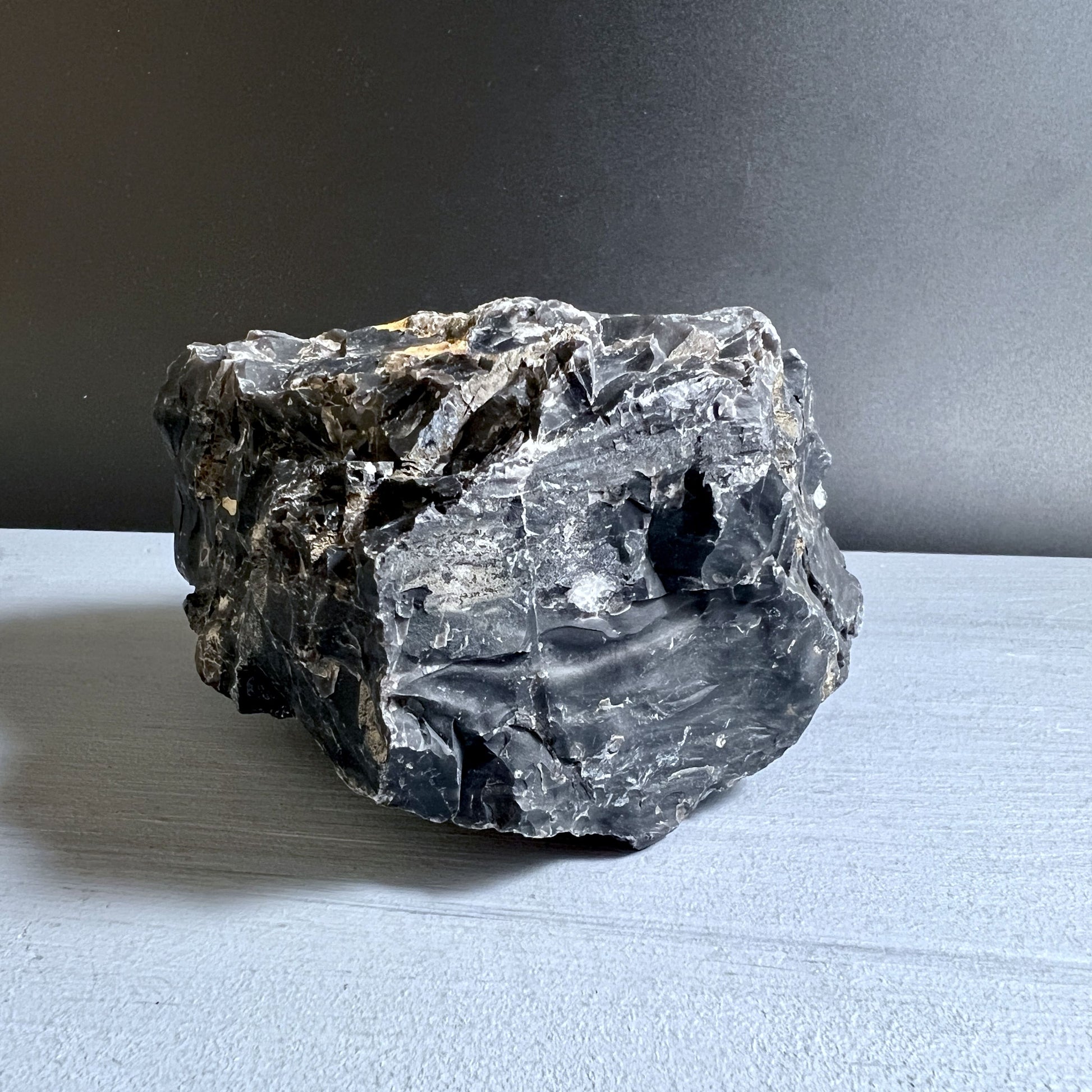 Schwarzer Onyx Rohstück Brasilien dekorativ spirituell | Happy Minerals