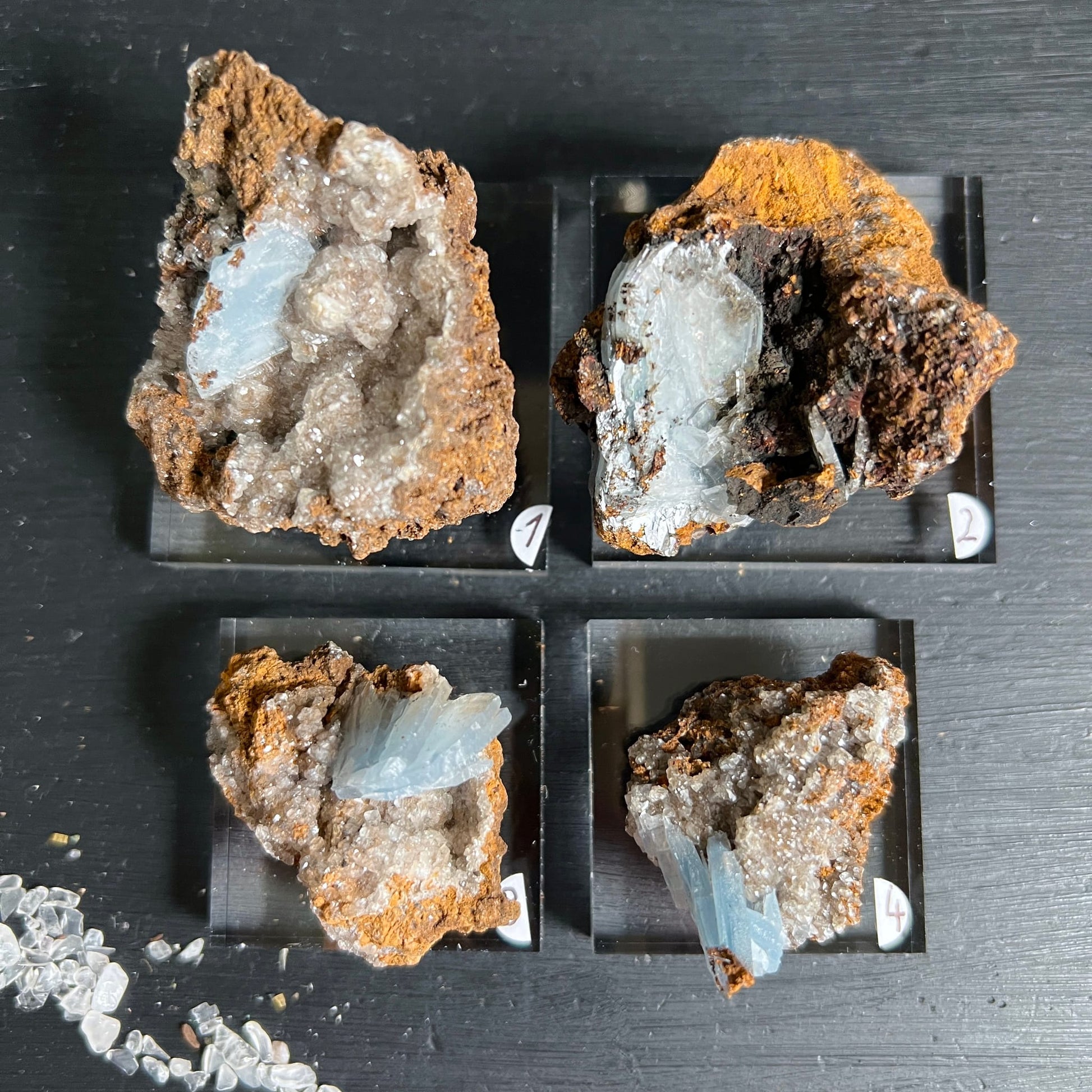 Blauer Baryt Rohstein Marokko | 4 Varianten Übersicht | eisblau auf Goethit | Acrylplatte | Happy Minerals