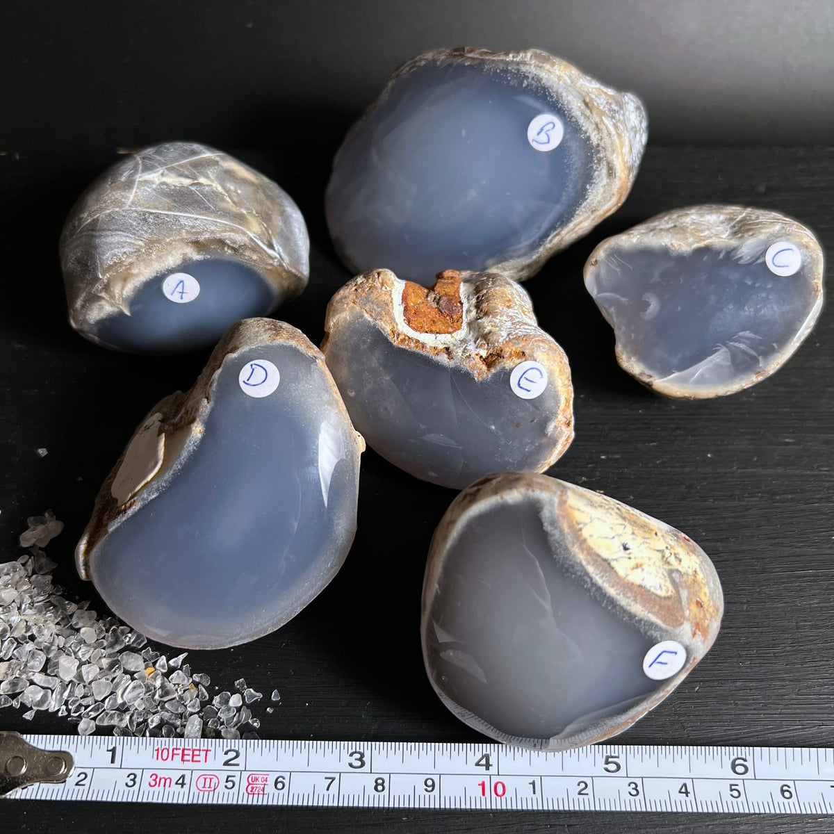 Blauer Chalcedon Rohsteine | Set A-F | changierende Blautöne | polierte Fensterflächen | Happy Minerals