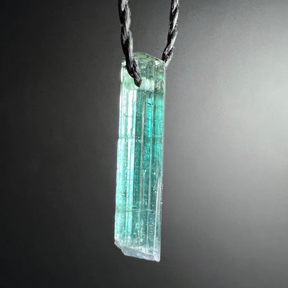 Blauer Turmalin Anhänger | Klare Streifenstruktur | Leuchtendes Türkis | Brasilianischer Rohstein | Happy Minerals