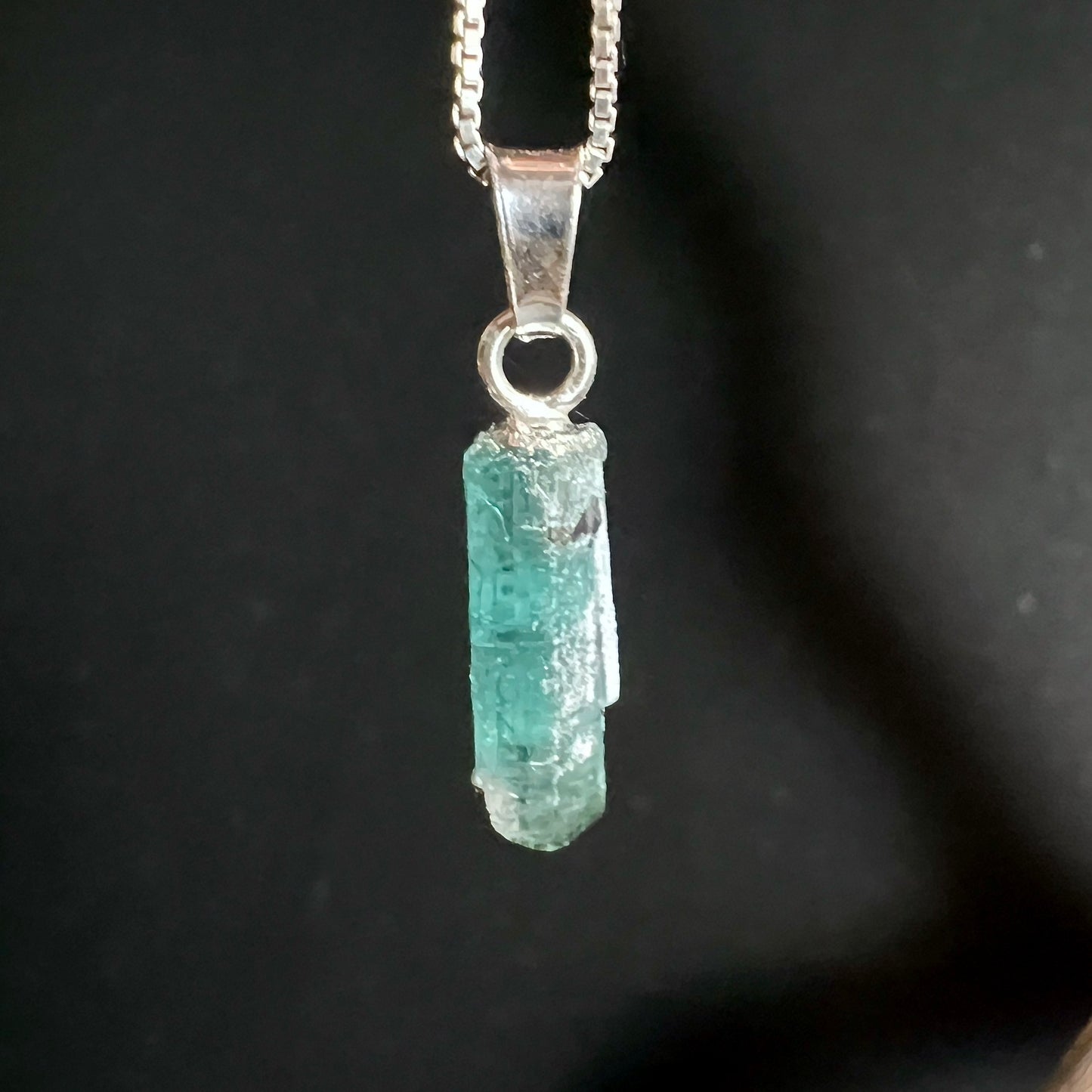 Blauer Turmalin Anhänger Indicolith Rohkristall mit 925 Silberöse