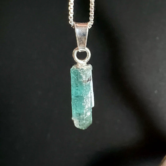 Blauer Turmalin Anhänger Indicolith Rohkristall mit 925 Silberöse