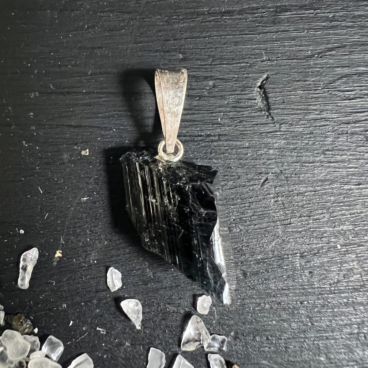 Blauer Turmalin Rohstein | Indigolith aus Brasilien | funkelnde Bergkristallsplitter | Happy Minerals Unikat