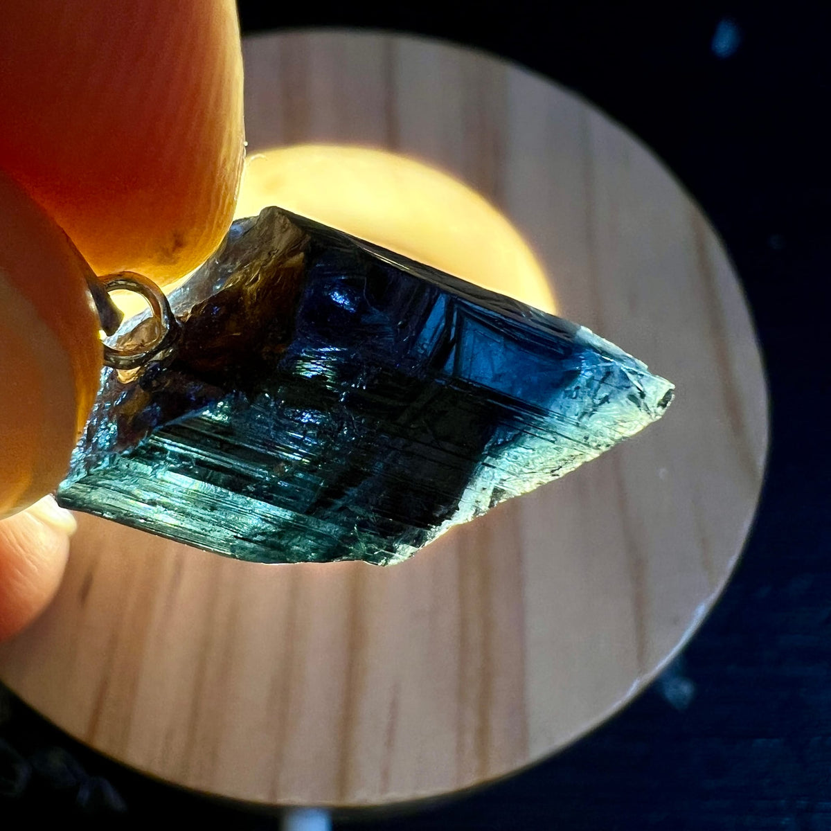 Indigolith Turmalin transparent | strahlendes Blau im Lichtspiel | Rohstein Unikat | Happy Minerals