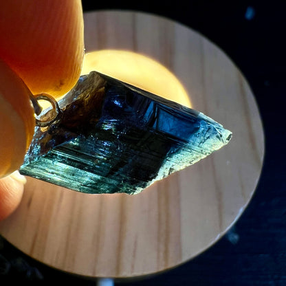 Indigolith Turmalin transparent | strahlendes Blau im Lichtspiel | Rohstein Unikat | Happy Minerals