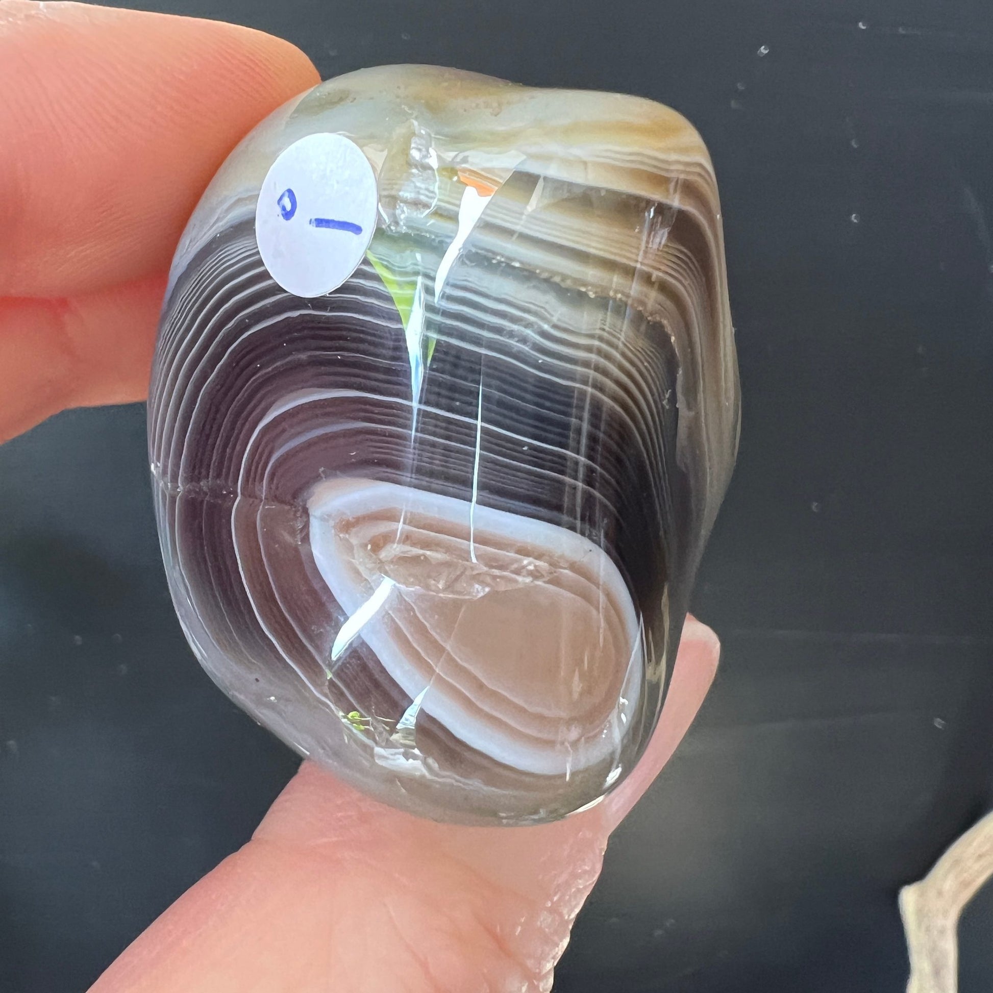 Botswana Achat Handstein I | feine Linien | braun-weiße Bänderung | natürlicher Glanz | Happy Minerals Edelstein