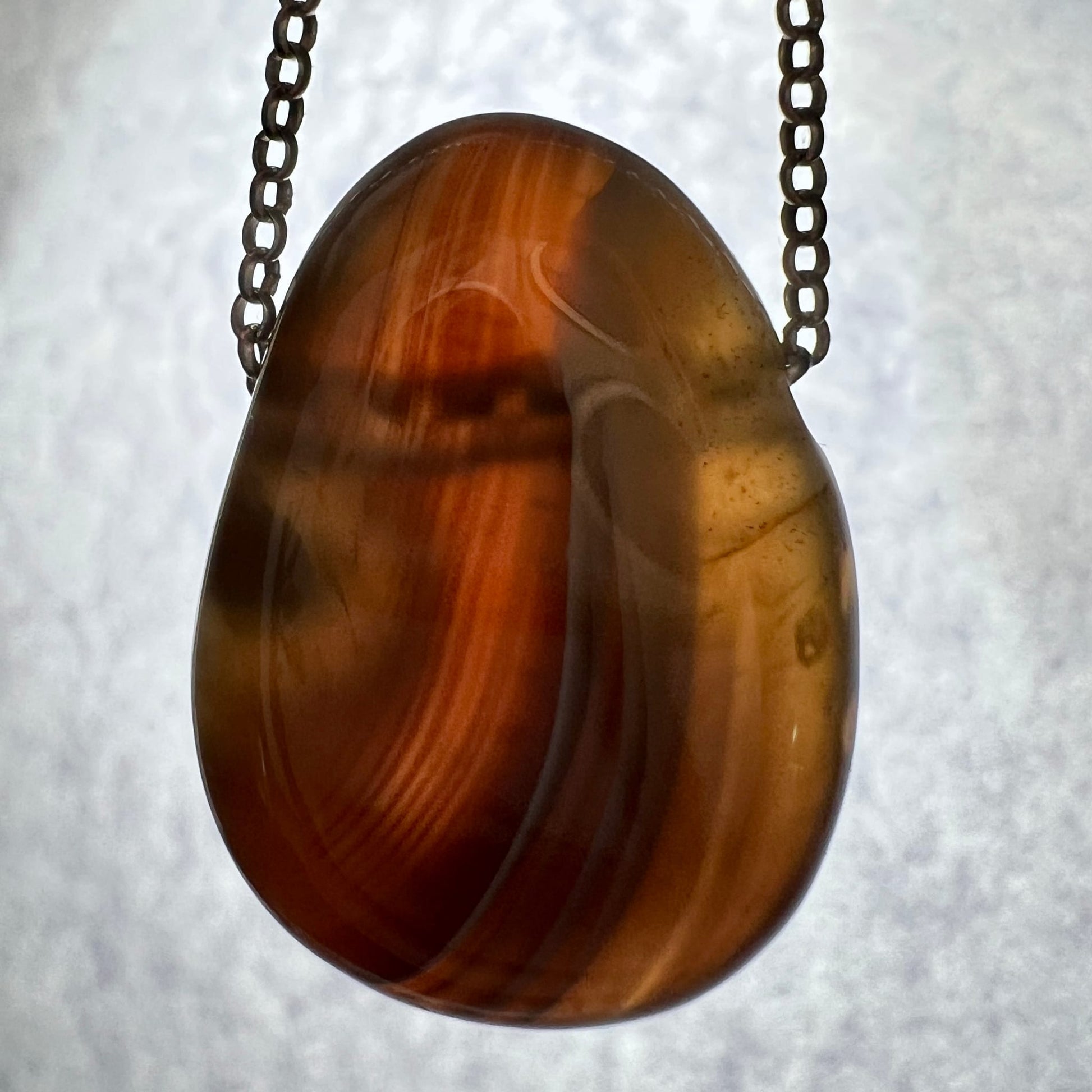 Botswana Achat im Gegenlicht | bernsteinfarbene Transparenz | feine Streifen | Happy Minerals