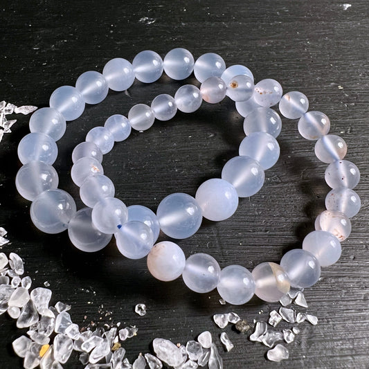 Chalcedon | Armband | zarte | eisblaue | Kugeln | mondlicht-schimmer | Türkei | Variante A | Happy Minerals