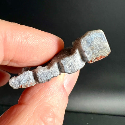 Chalcedon Rosette Detailstück | Silbrig-graue Kristallkante in der Hand | Happy Minerals