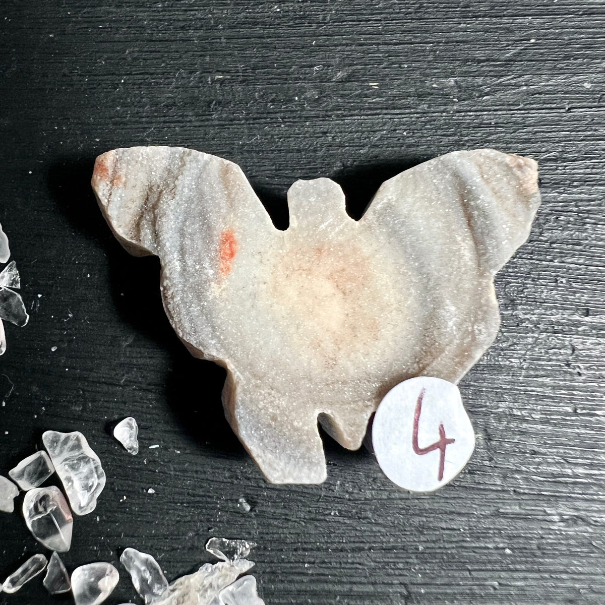 Chalcedon Rosette Schmetterling Variante 4 | Sanftes Cremebeige mit Orangeflecken | Happy Minerals