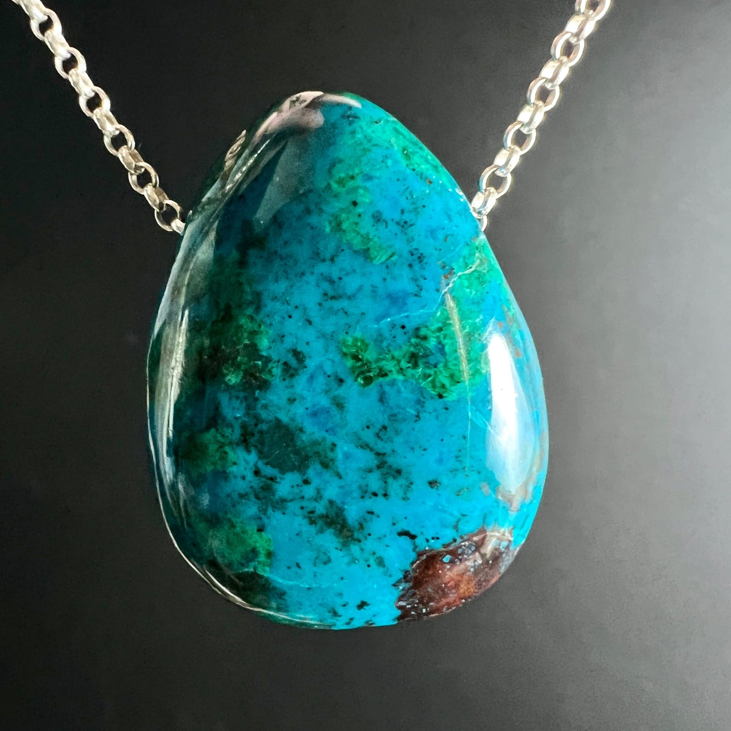 Chrysokoll Peru | leuchtend türkis | grüne Malachit-Flecken | glänzend poliert | Silberkette | Happy Minerals
