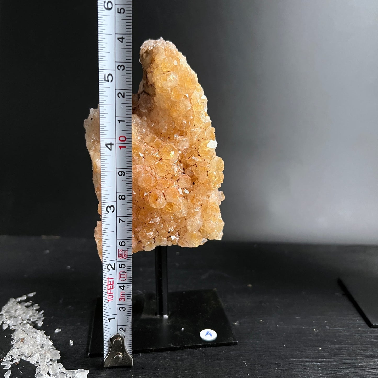 Citrin Variante A | Größenvergleich mit Lineal | ca. 11 cm | Brasilien | Metallständer | Happy Minerals
