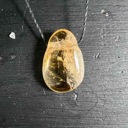 Citrin Tropfen | goldgelbe Kristall-Perle | verwittertes Holz | Happy Minerals | Brasilien Edelstein