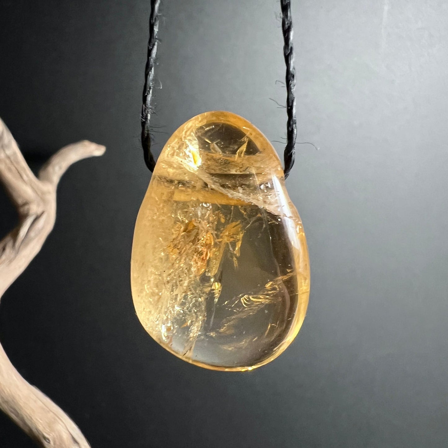 Citrin Tropfen | innere Kristallwelt | transparente Schönheit | Lichtreflexe | Happy Minerals | magisch