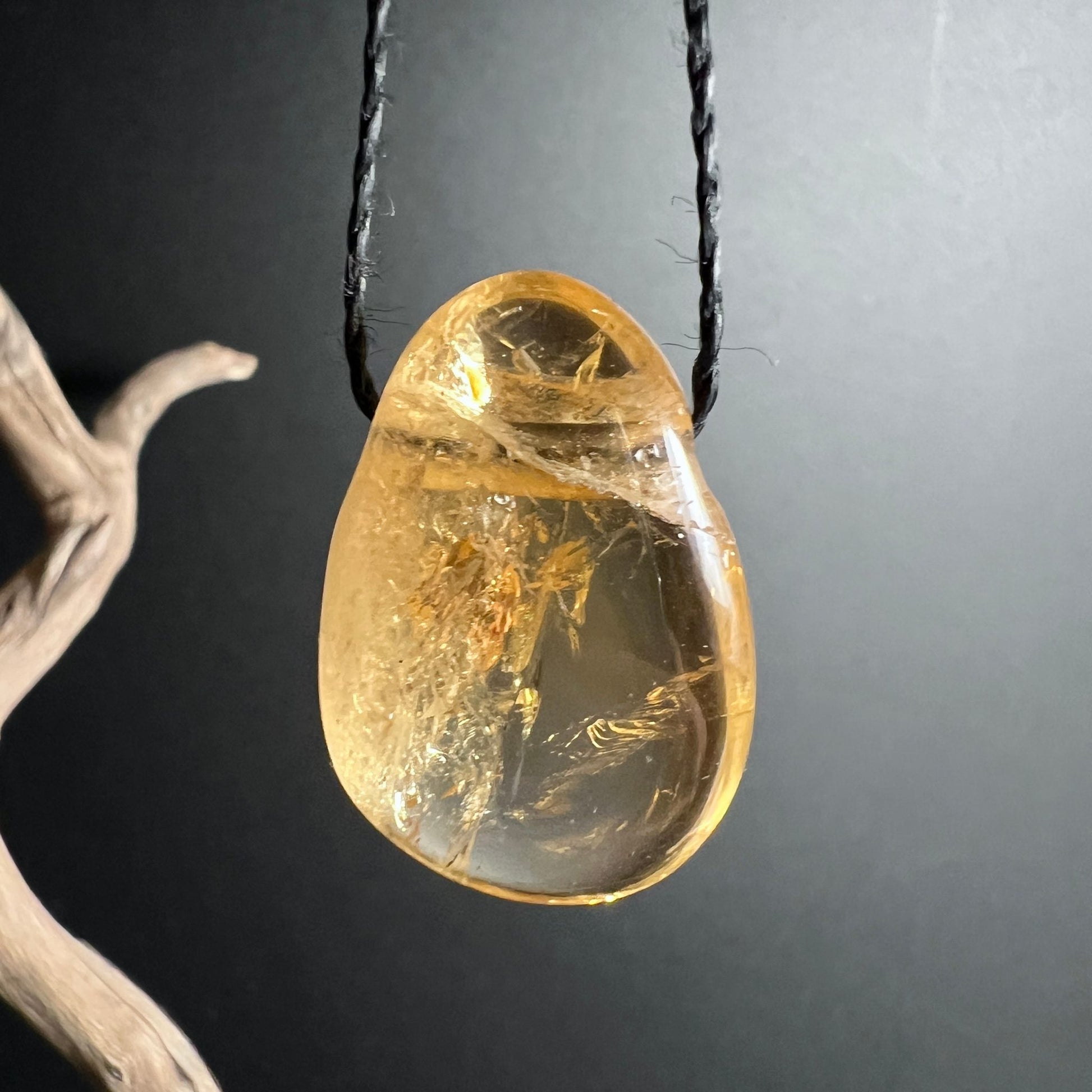 Citrin Tropfen | innere Kristallwelt | transparente Schönheit | Lichtreflexe | Happy Minerals | magisch