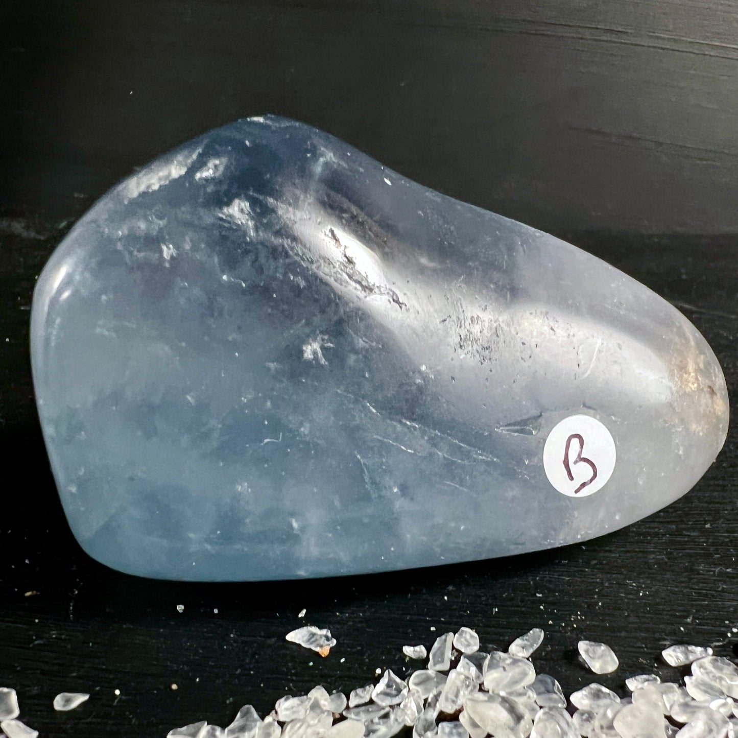 Celestit Handschmeichler Variante B | tropfenförmig | tiefes Blaugrau | Madagaskar | Happy Minerals