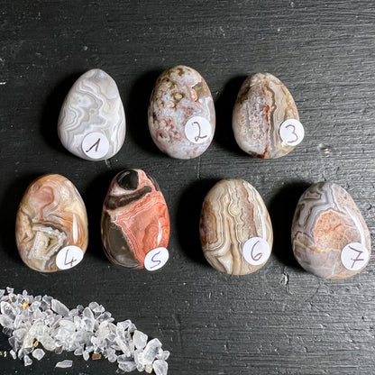 Crazy Lace Achat Cabochons mit cremigen Bänder- und Spitzenmustern, poliert, sieben Varianten | Happy Minerals