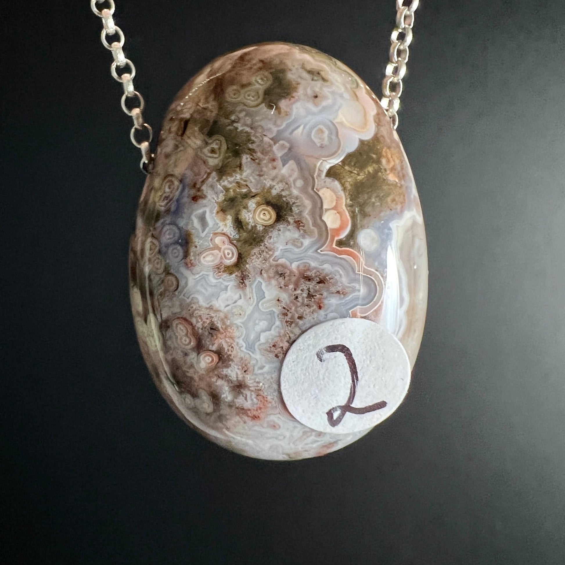 Crazy Lace Achat Anhaenger oval poliert, cremig-graue Bänderung mit ockerfarbenen und moosgrünen Flecken | Happy Minerals
