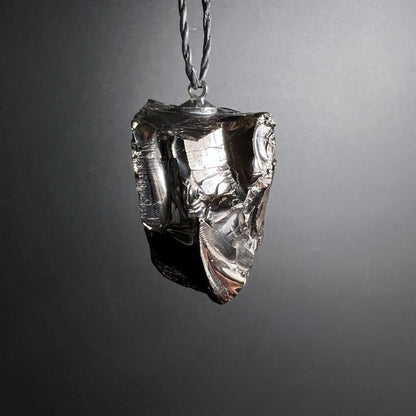 Edelschungit Anhänger | hochglänzende Vorderseite | spiegelnde Oberfläche | einzigartiger Unikat | Happy Minerals