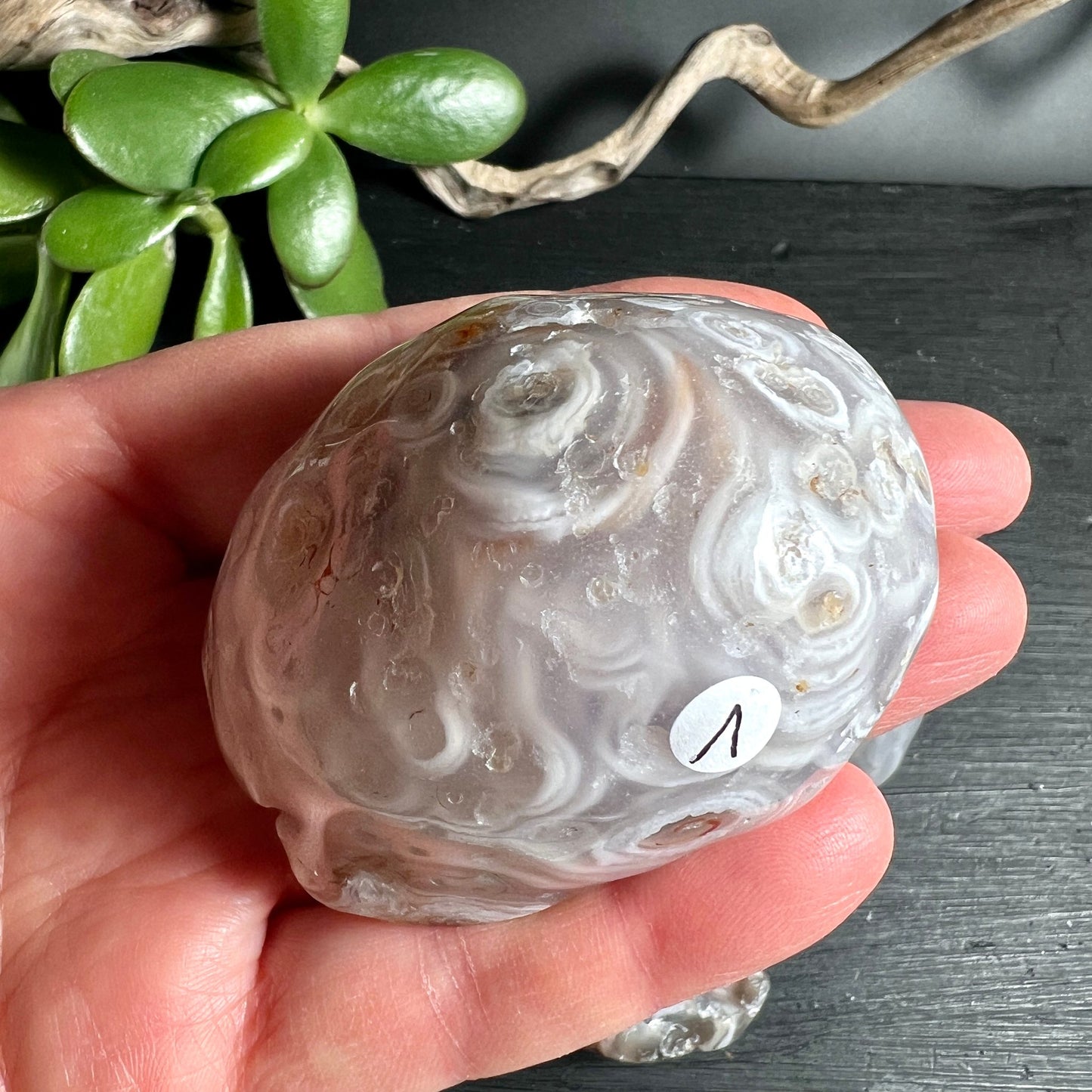 Enhydro Achat | Variante 1 | Brasilien | poliert | Hand | graue Bänderung | Happy Minerals