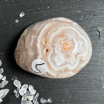 Enhydro Achat | Variante 5 | Brasilien | poliert | rosa Bänderung | Spiralen | Happy Minerals