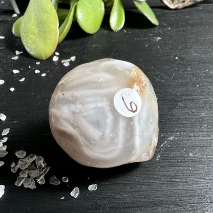 Enhydro Achat | Variante 6 | Brasilien | poliert | beige Bänderung | glänzend | Happy Minerals