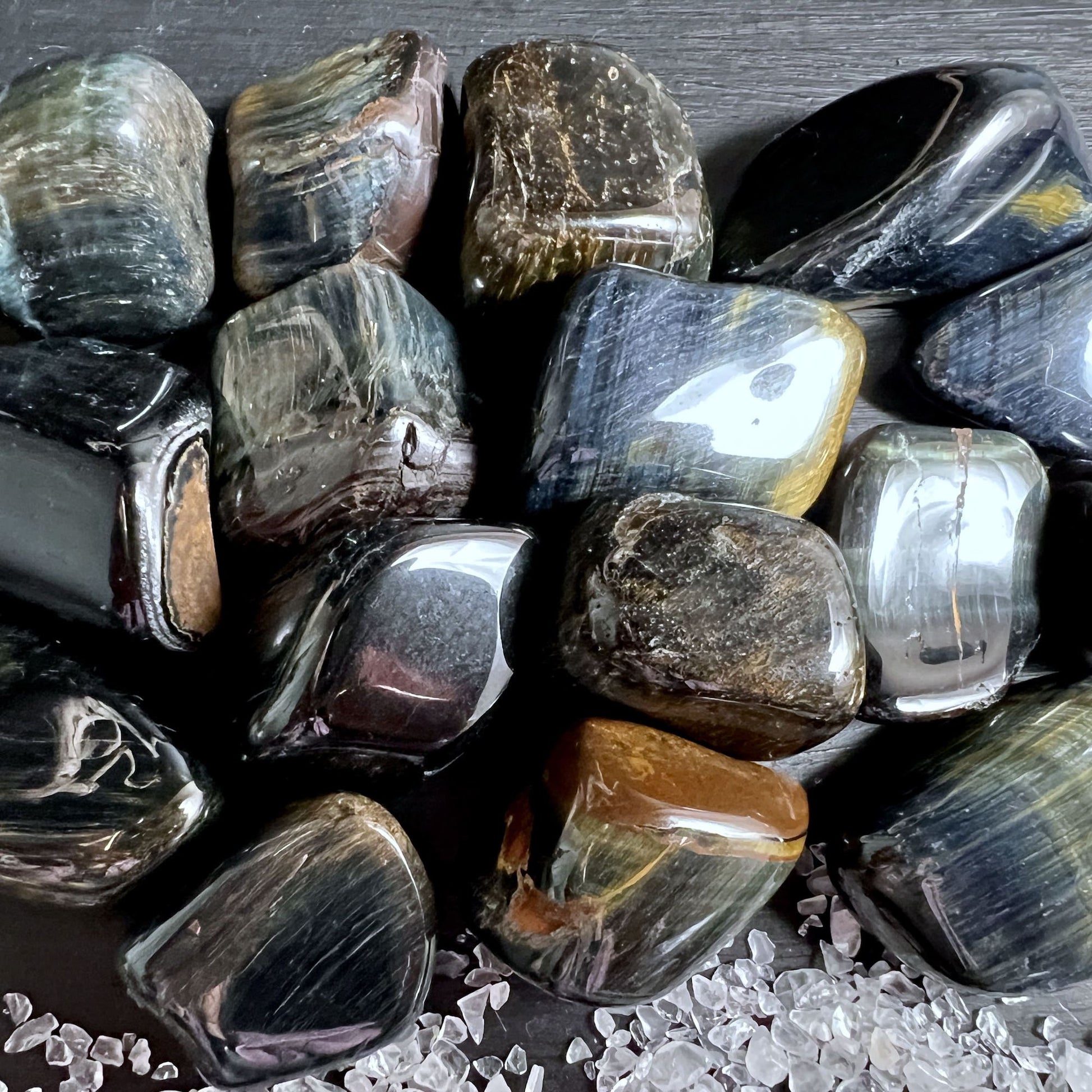 Falkenauge Stein als Element für Kristallgrid und Meditation | Happy Minerals