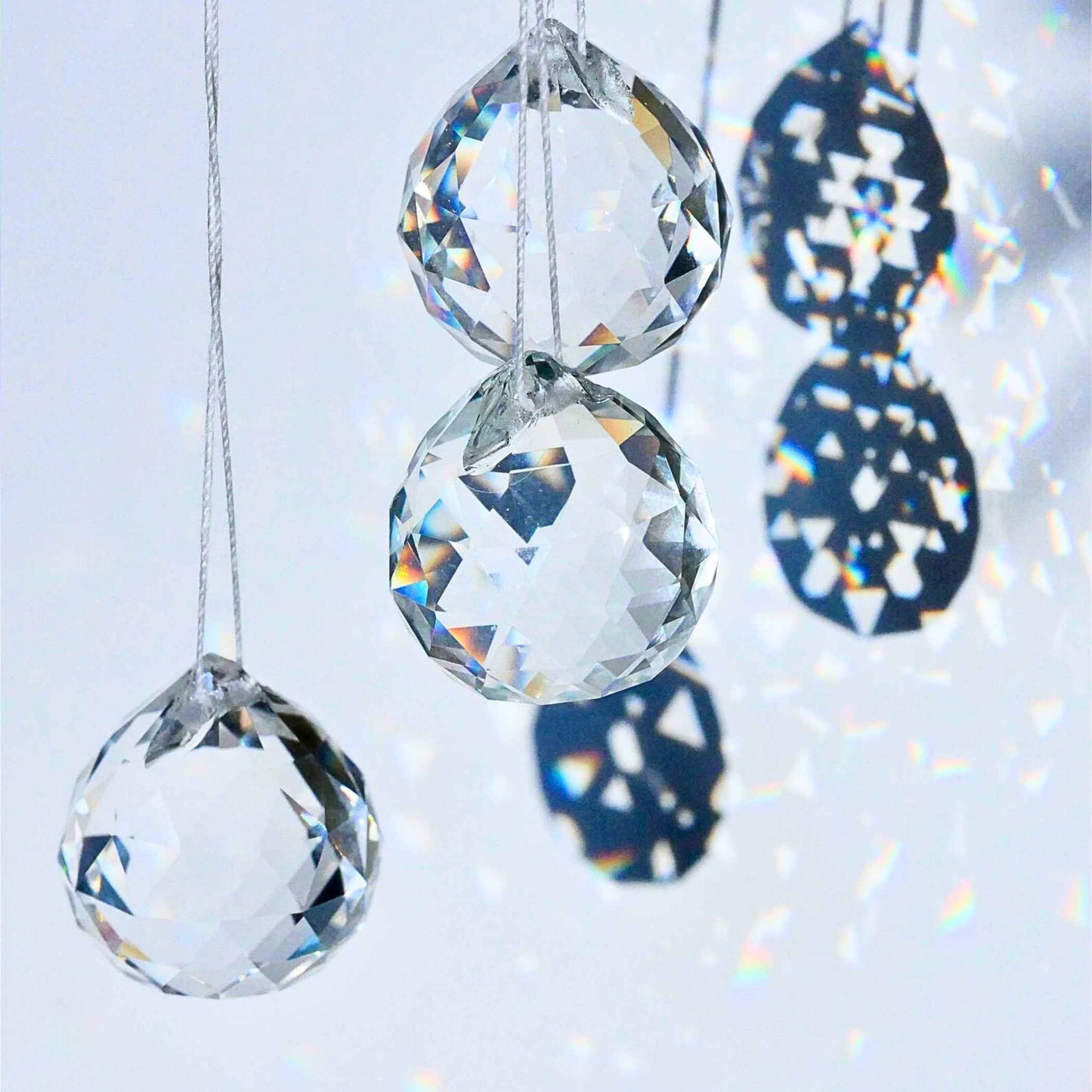 Feng Shui Kristallkugel Detailansicht Bohrung und Facetten