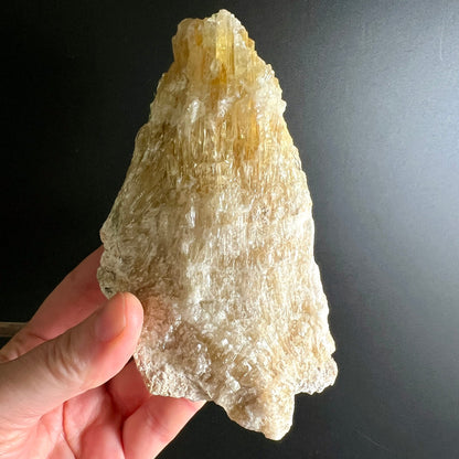 Gelber Calcit Rohstein | Handschmeichler | spitz zulaufend | bayerischer Unikat | Happy Minerals